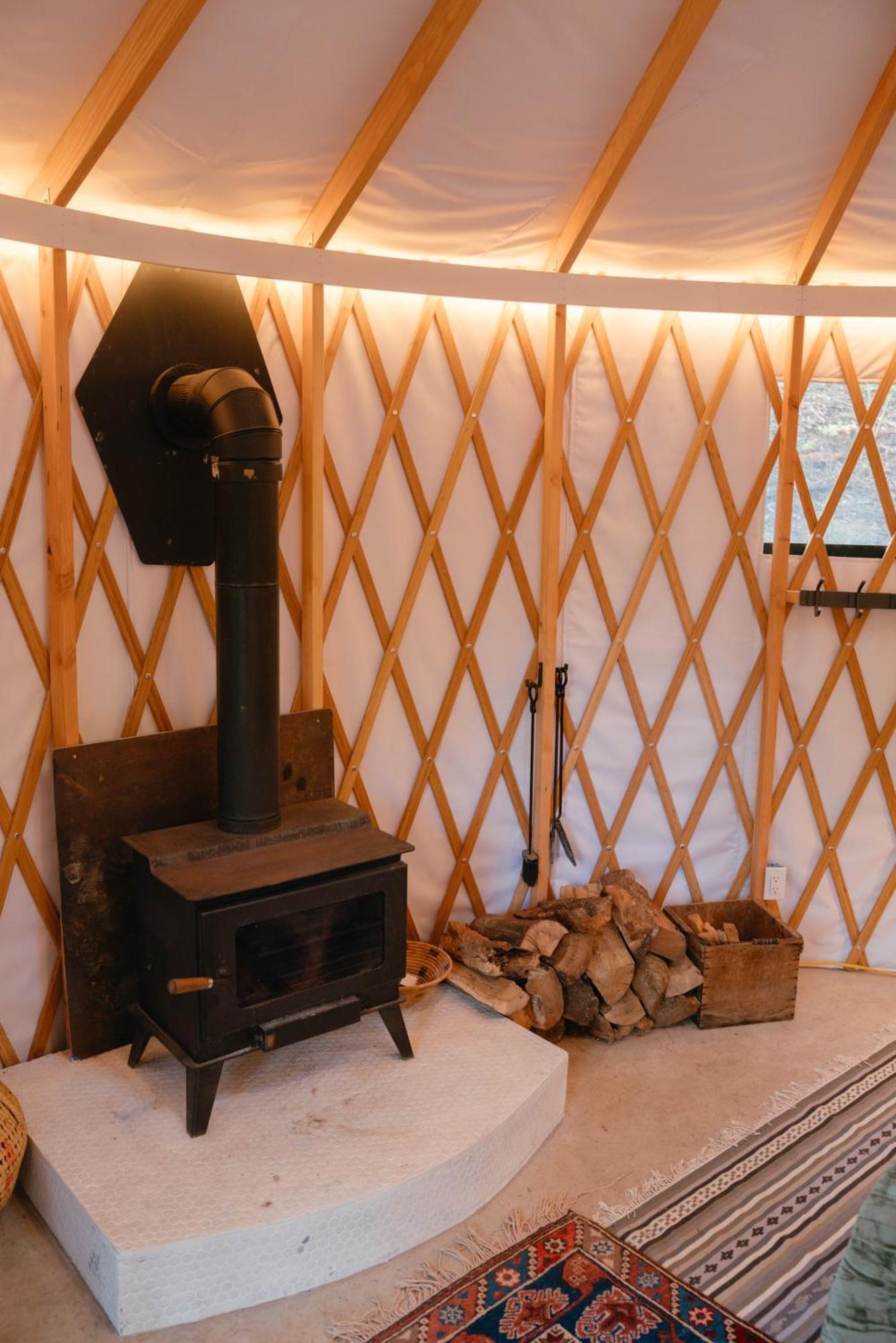 Magical Yurt In The Woods - 2 Miles From Town 호텔 네바다시티 외부 사진