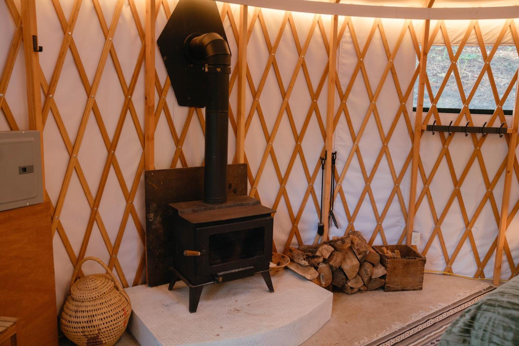 Magical Yurt In The Woods - 2 Miles From Town 호텔 네바다시티 외부 사진